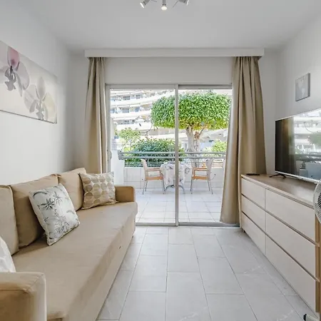 Main Floor Heated Pool Aircon Wifi Apartment