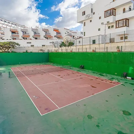 Main Floor Heated Pool Aircon Wifi Apartment
