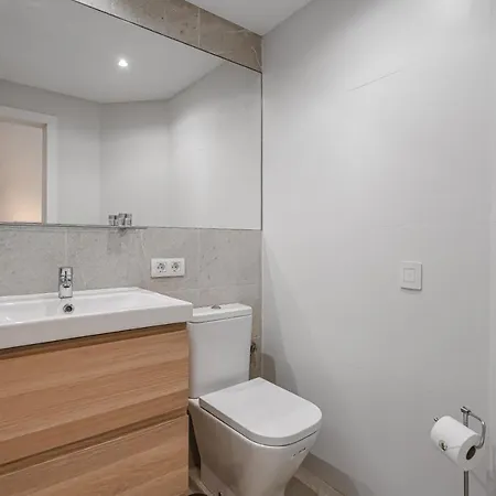 Main Floor Heated Pool Aircon Wifi *